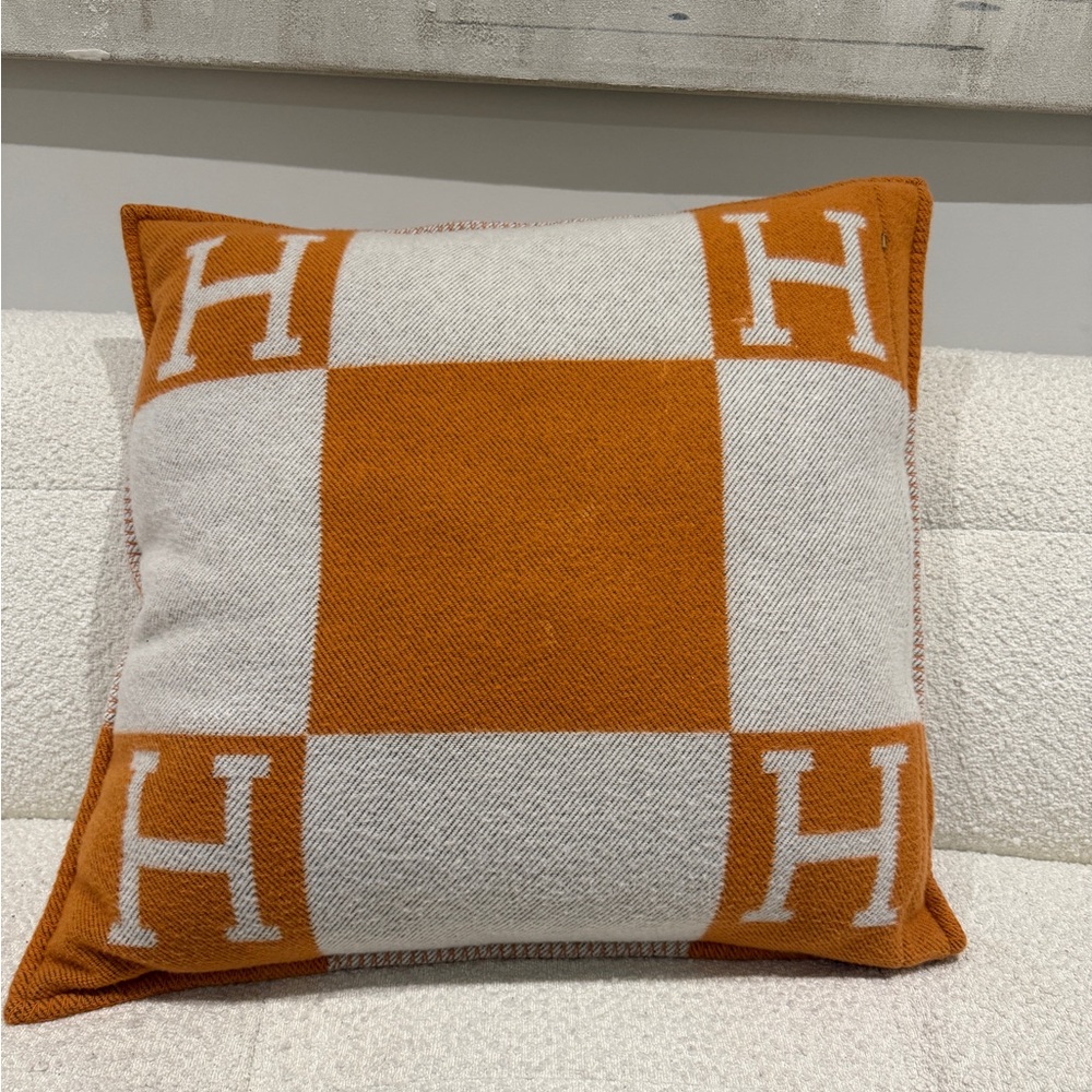 Hermes Écru/Potiron Avalon pillow, large model